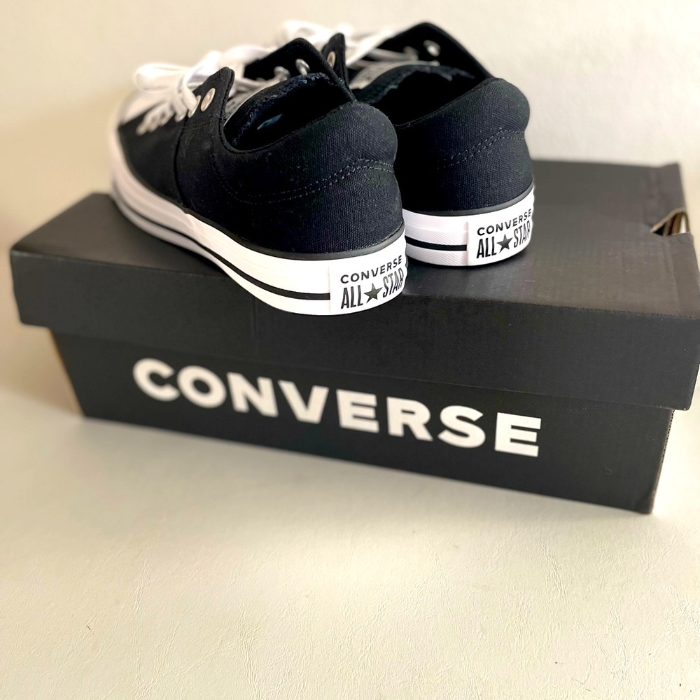 Converse Chuck Taylor Madison Low Top Size 8 1/2 Color Black